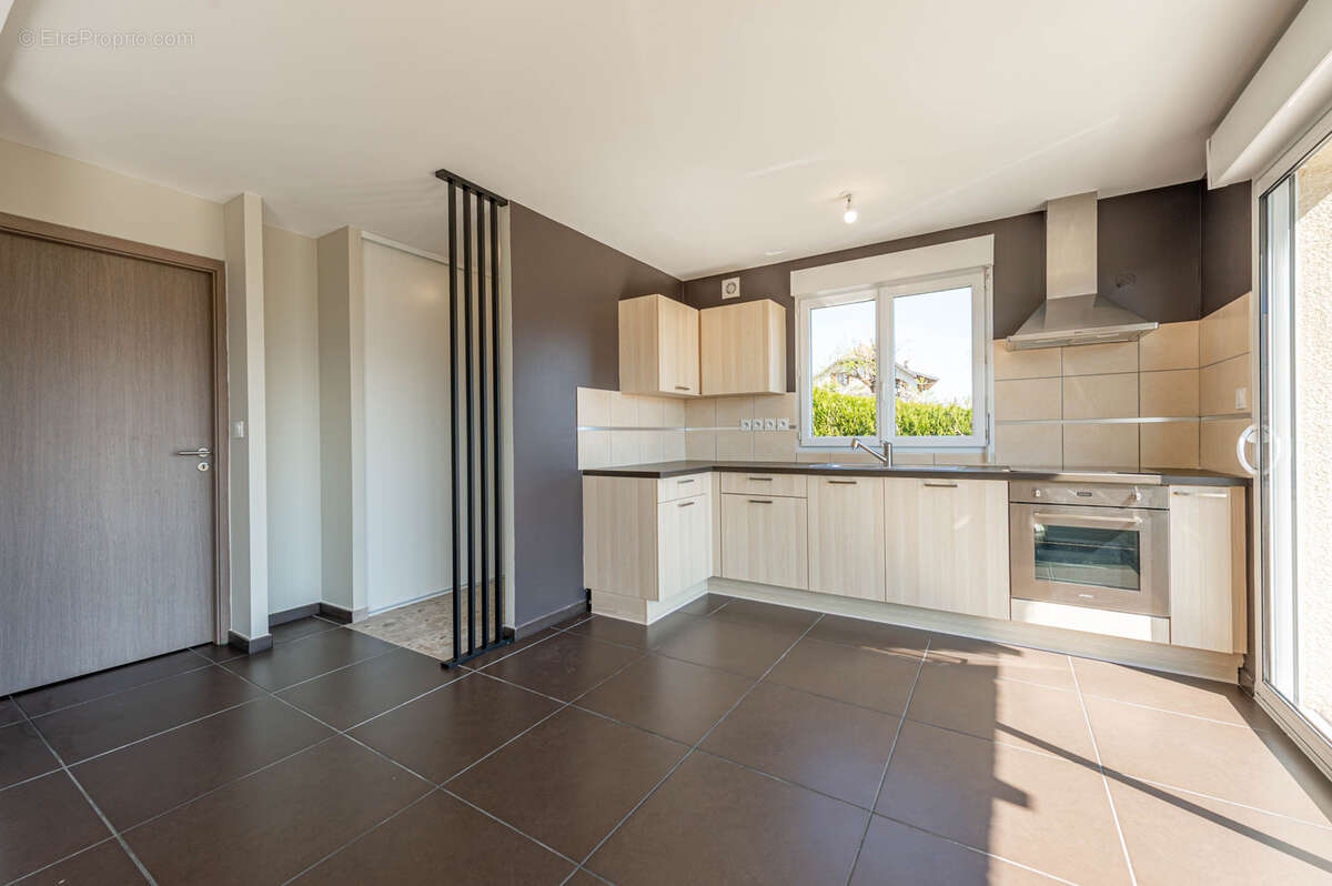 Appartement à POISY