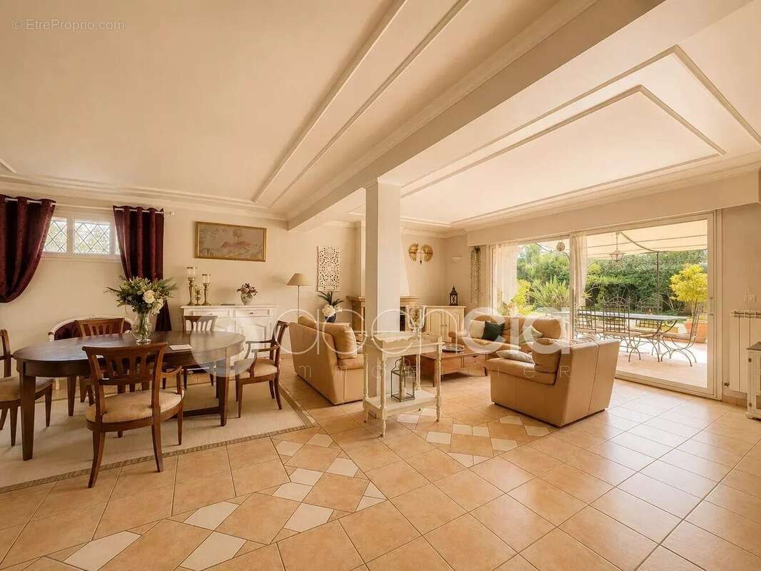 Maison à MOUGINS
