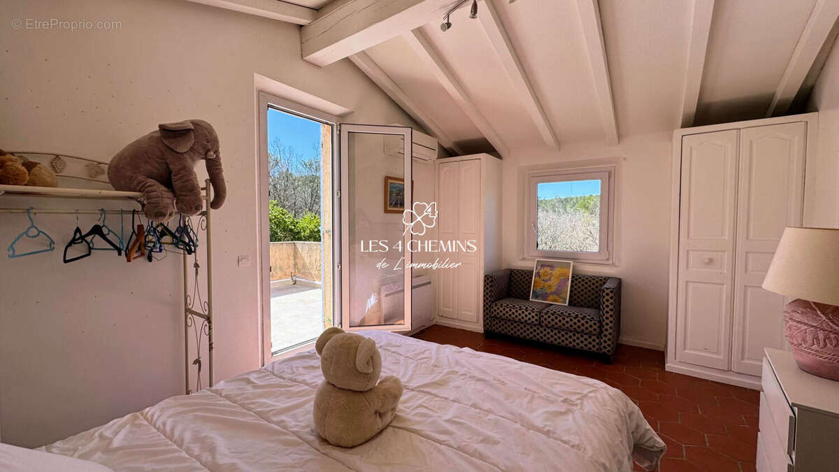 A vendre, belle villa  provençale 7 pièces 270 m2 sur 5000 m2 boisé - photo 10
