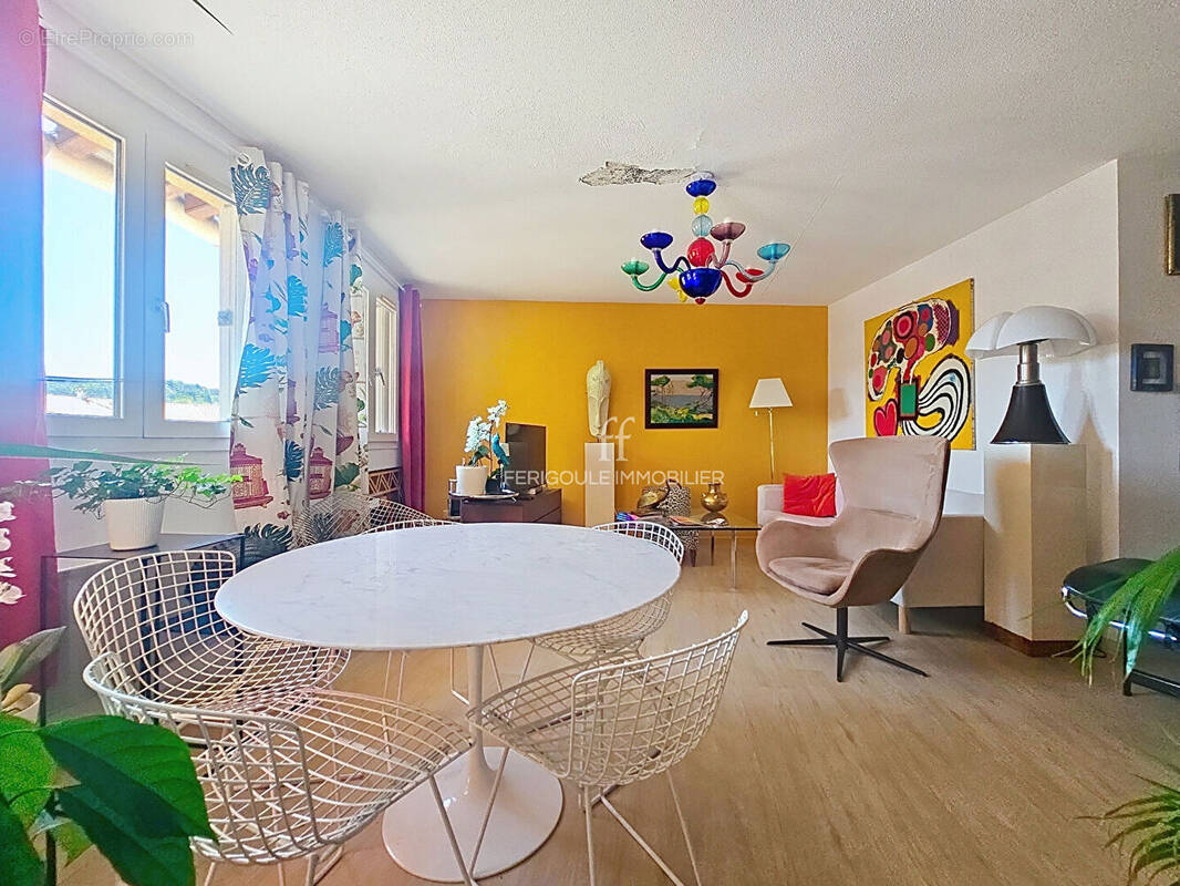 Appartement à VILLENEUVE-LES-AVIGNON