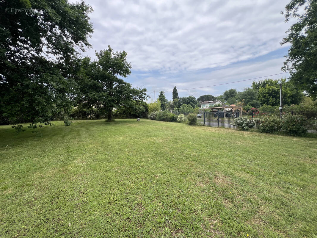 Terrain à SAINT-DENIS-DE-PILE