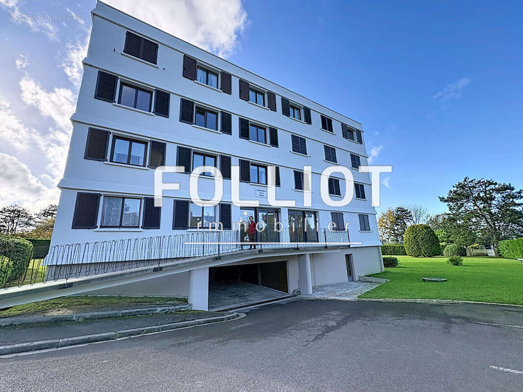 Appartement à DONVILLE-LES-BAINS