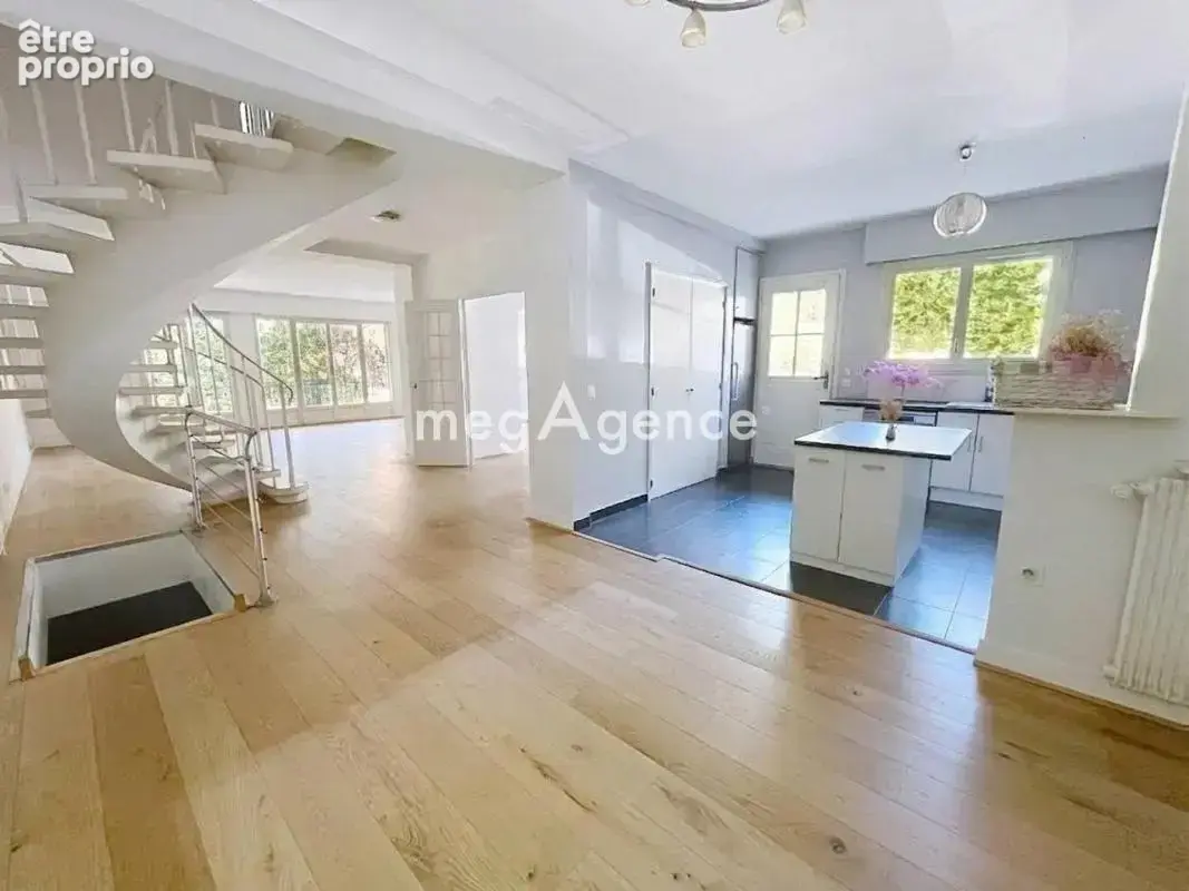 Duplex 6 pièces au cœur d’un parc privé – Saint-Nom-la-Bretèche - photo 3