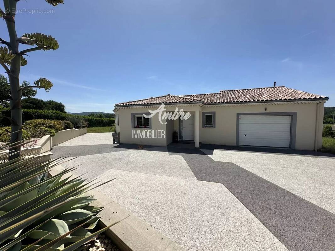 Maison à MONTELEGER
