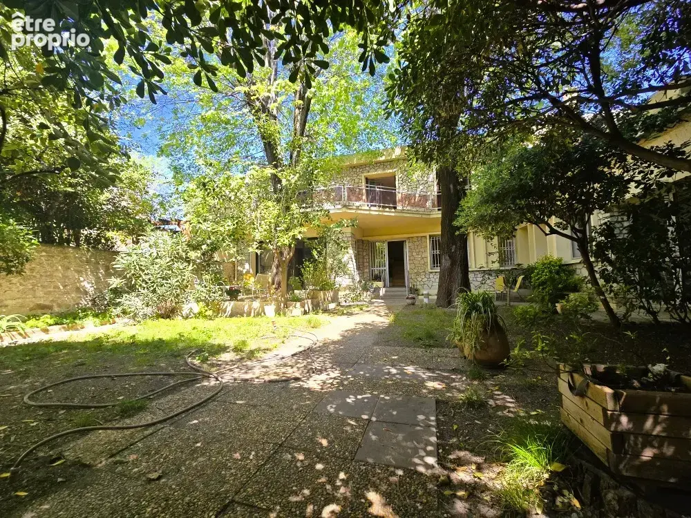 Maison 7 pièces 249 m² · à Nîmes · 249 m² · 698 000 €