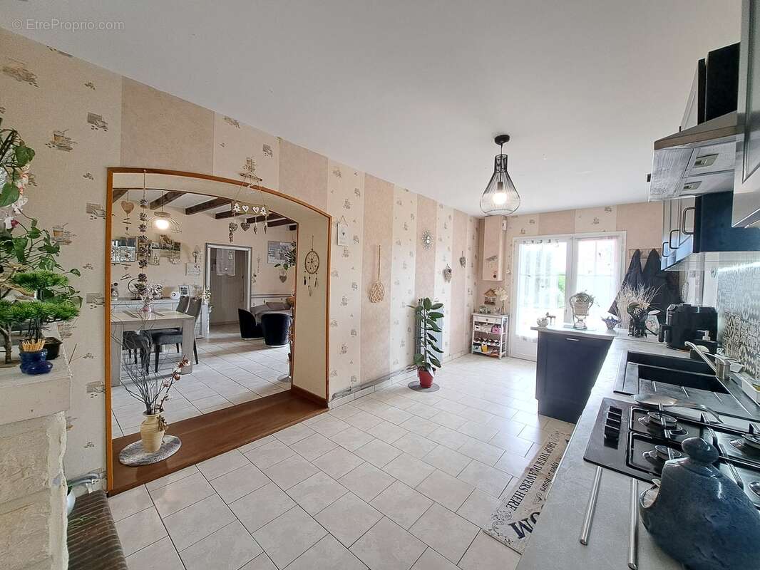Maison à NEUVICQ