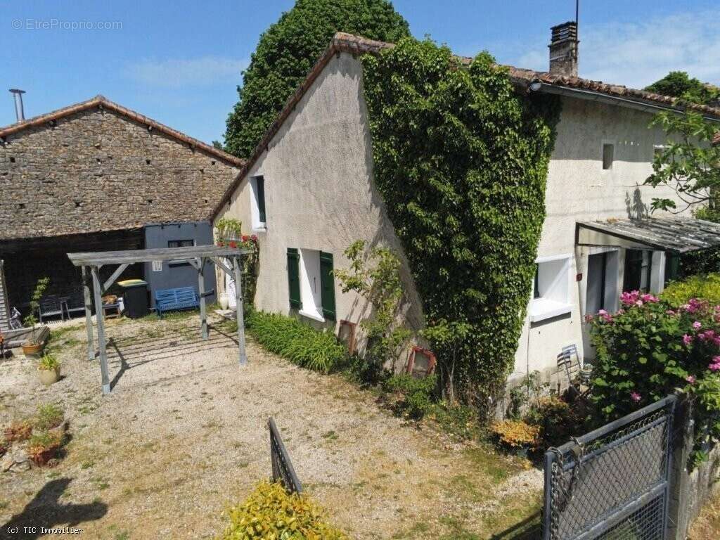 Maison à NANTEUIL-EN-VALLEE