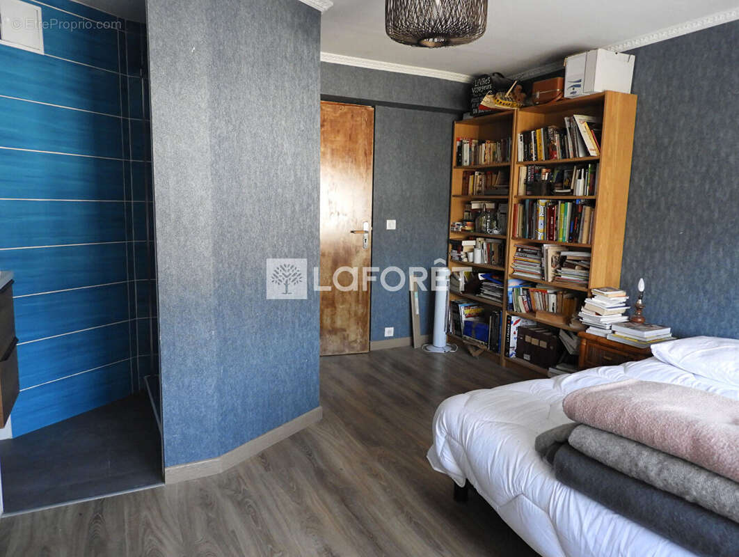 Commerce à VARILHES