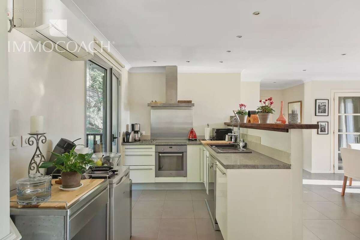 Maison à COLLOBRIERES