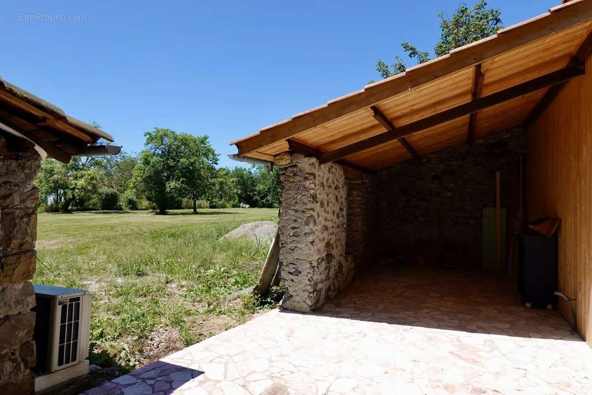 Maison en pierre de caractère 250 m² + corps de ferme 551 m² et maison annexe à rénover – Volumes, lumière & authenticité - photo 14