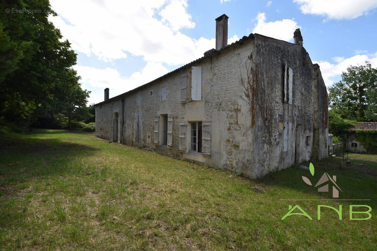 Maison à SAINT-MARTIAL-DE-VITATERNE