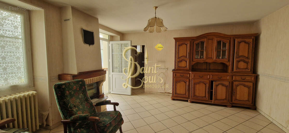 Maison à CHAMPIGNY-SUR-VEUDE