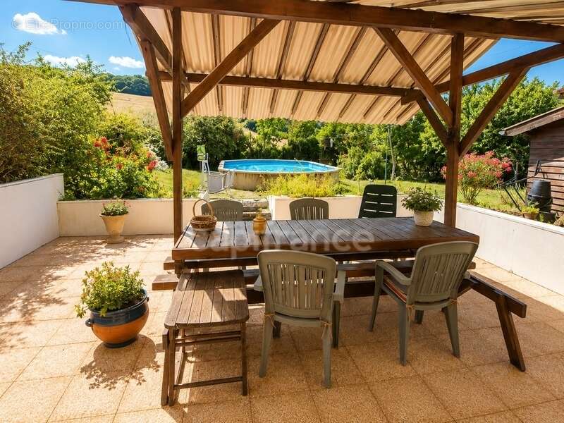 Maison de caractère 165 m² — 4 chambres — Suite indépendante — Piscine — Source privée — Terrain 1 499 m - photo 7