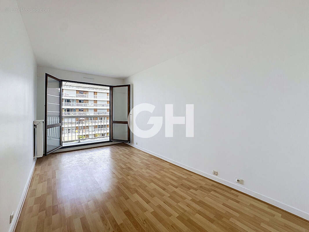 Paris 11ème Bel appartement 3 pièces avec balcon et vue dégagée - photo 4