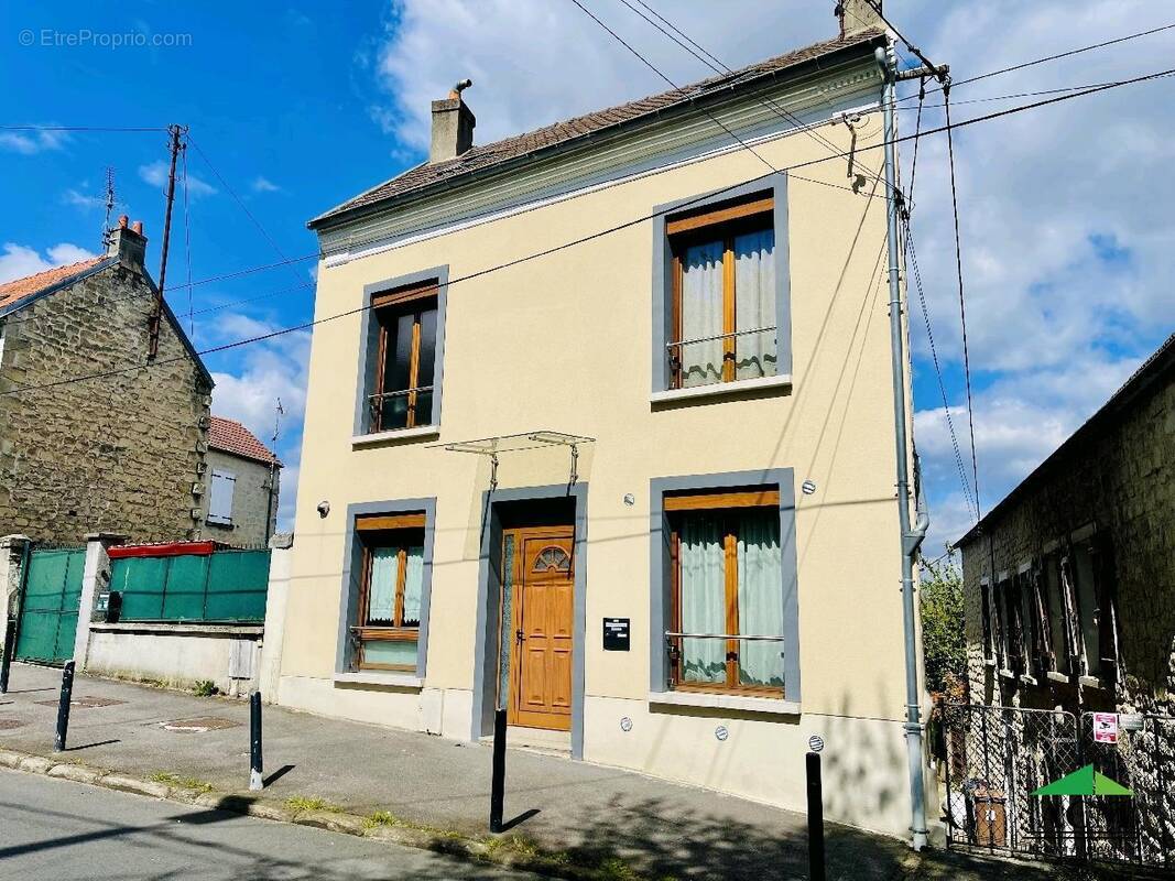 Maison à MERY-SUR-OISE