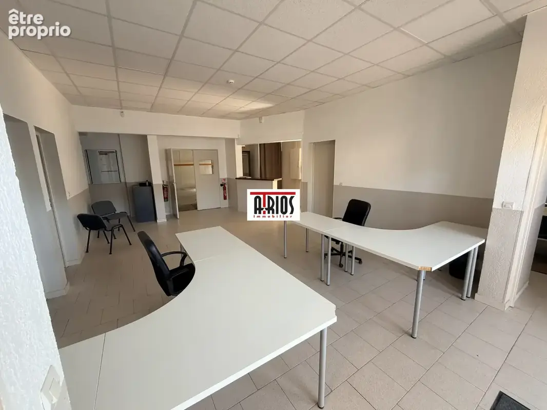 Commerce 670 m² à vendre à La Crau (83260) - photo 4