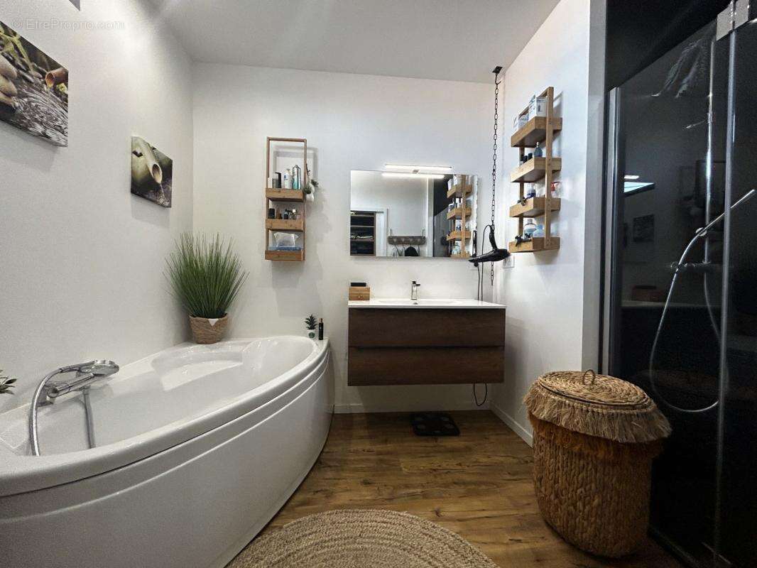Maison rénovée de 153 m² – Marans, bord de Sèvres - photo 3