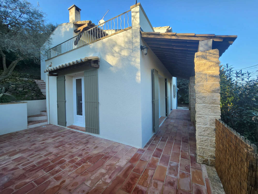 Maison à MONTAREN-ET-SAINT-MEDIERS