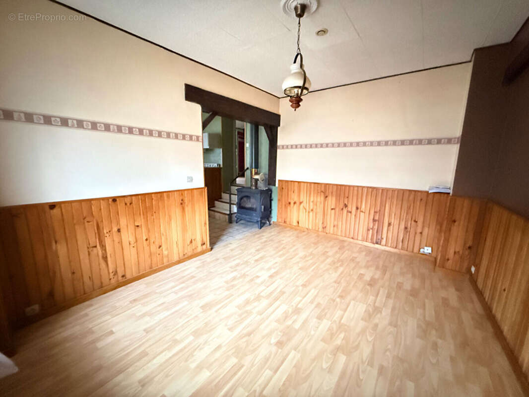 Appartement à JUZIERS