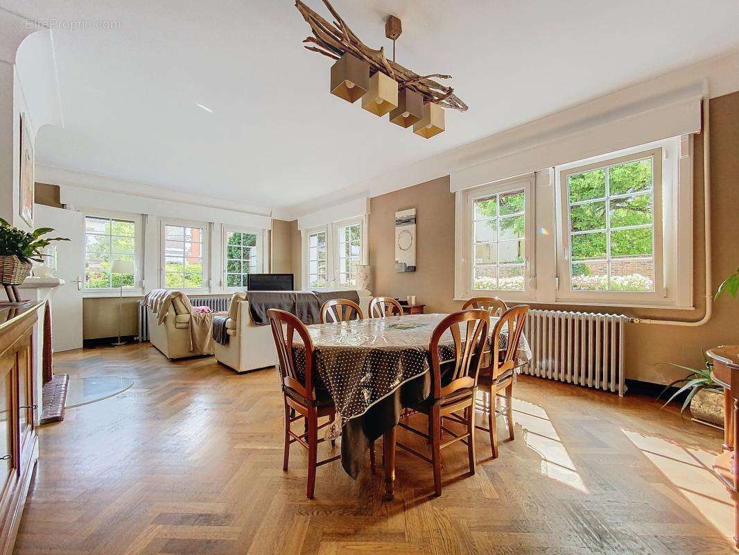 Maison à LA CHAPELLE-D'ARMENTIERES