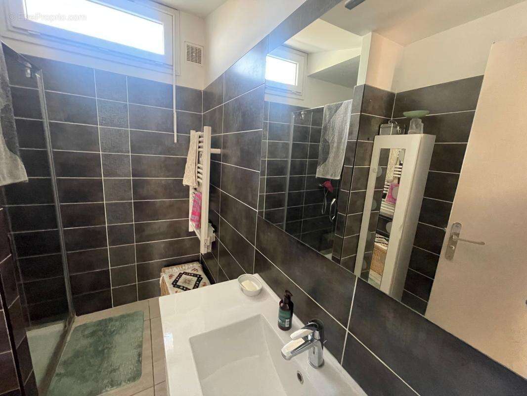 Appartement à SIX-FOURS-LES-PLAGES