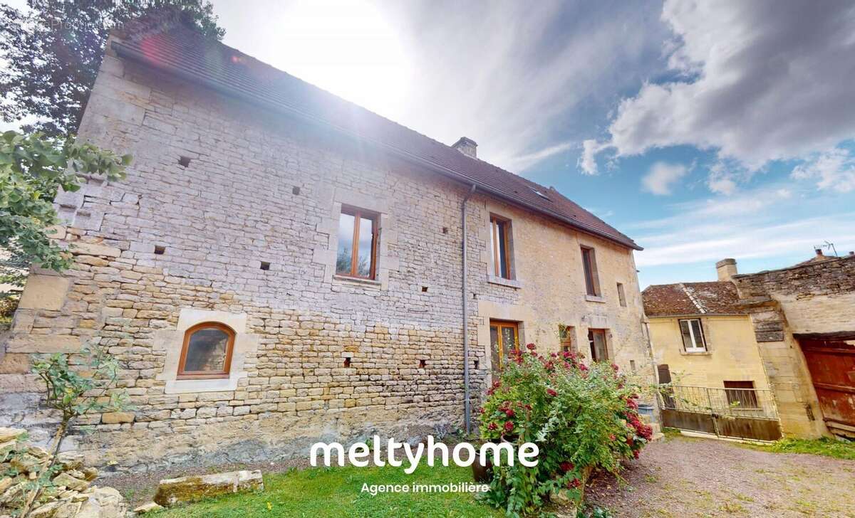 Maison à COLOMBIERS-SUR-SEULLES