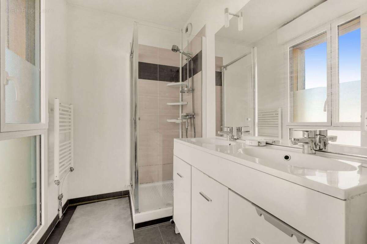 Appartement à BEAUZELLE