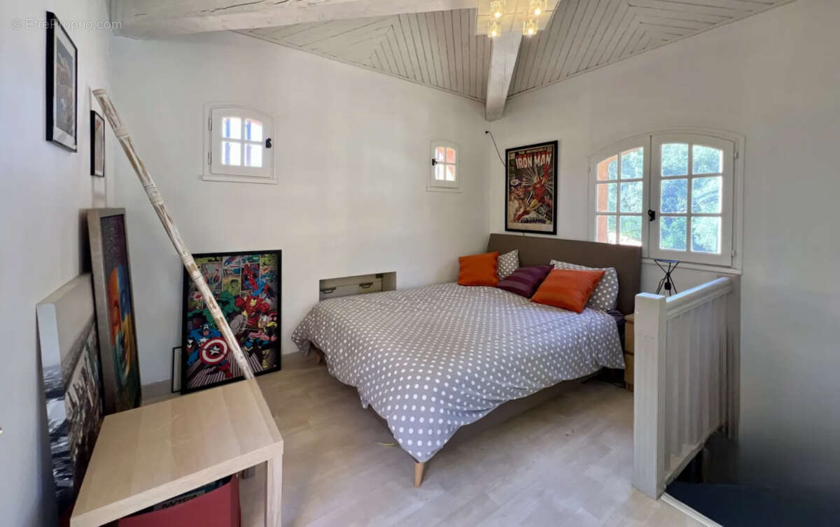 Maison à LE REVEST-LES-EAUX