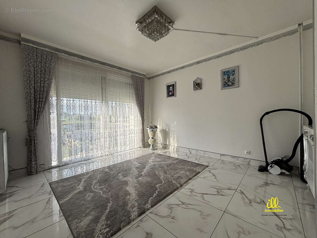 Maison à CHARLEVILLE-MEZIERES