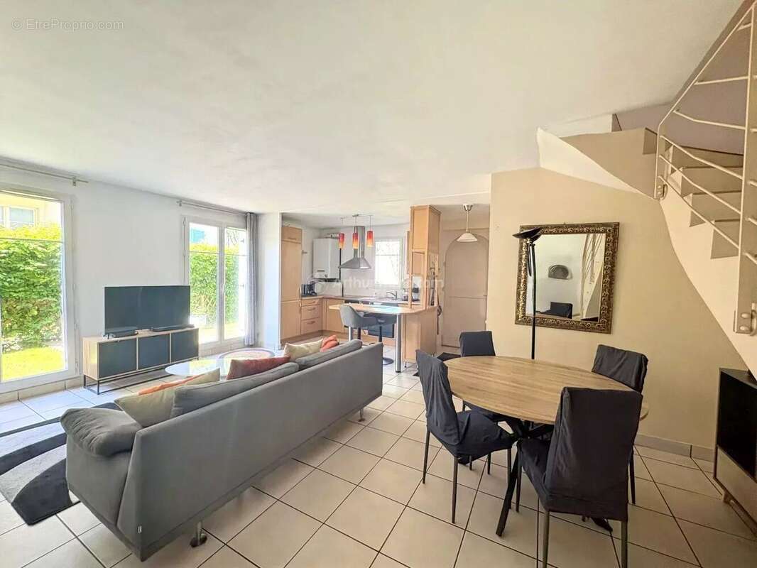 Maison à SERRIS