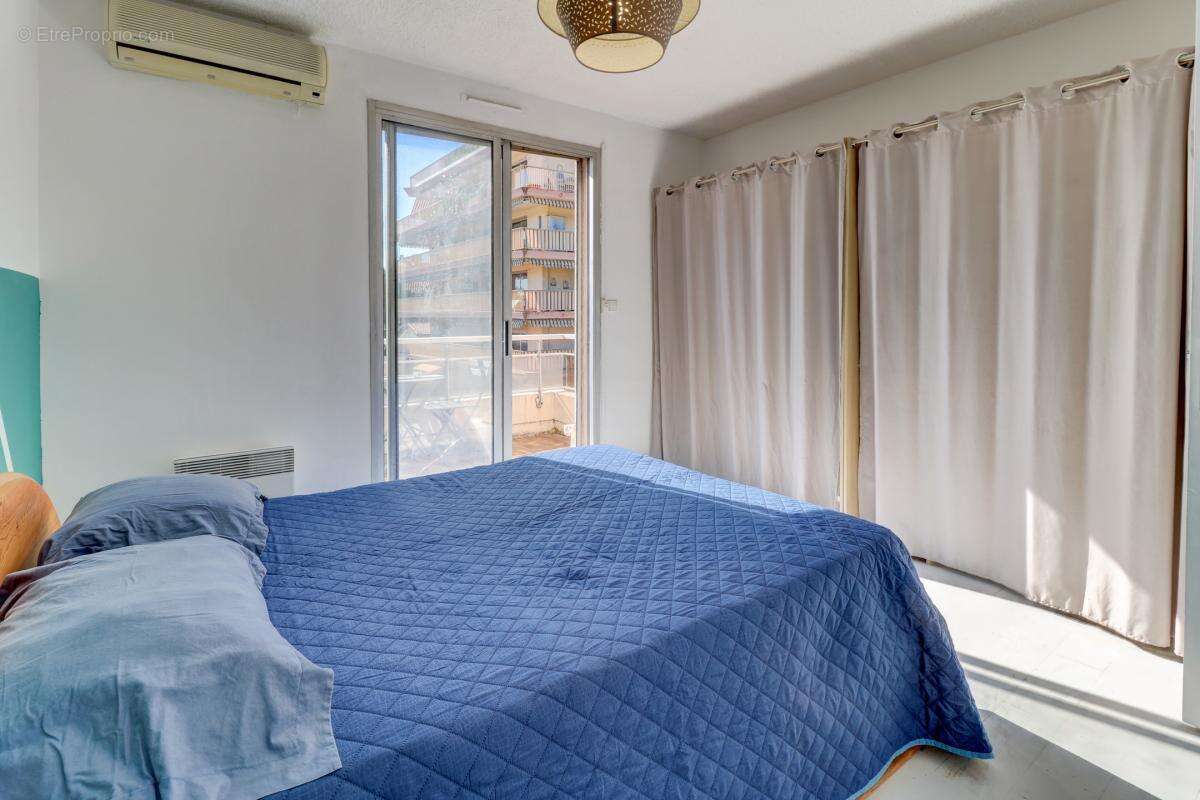 Appartement à SAINT-LAURENT-DU-VAR
