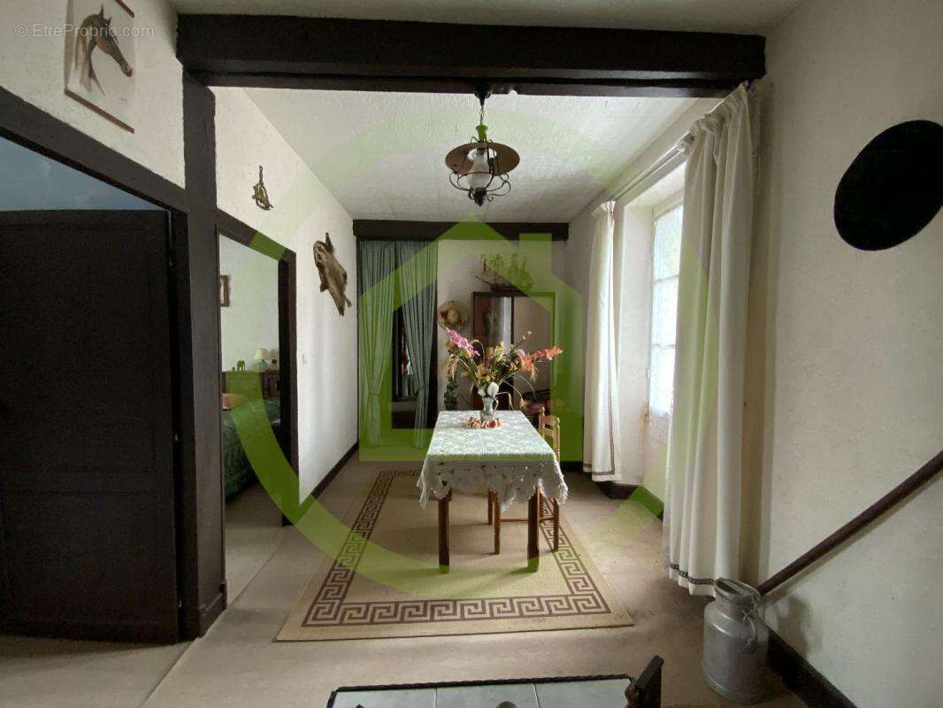 Maison à CHATELUS-MALVALEIX
