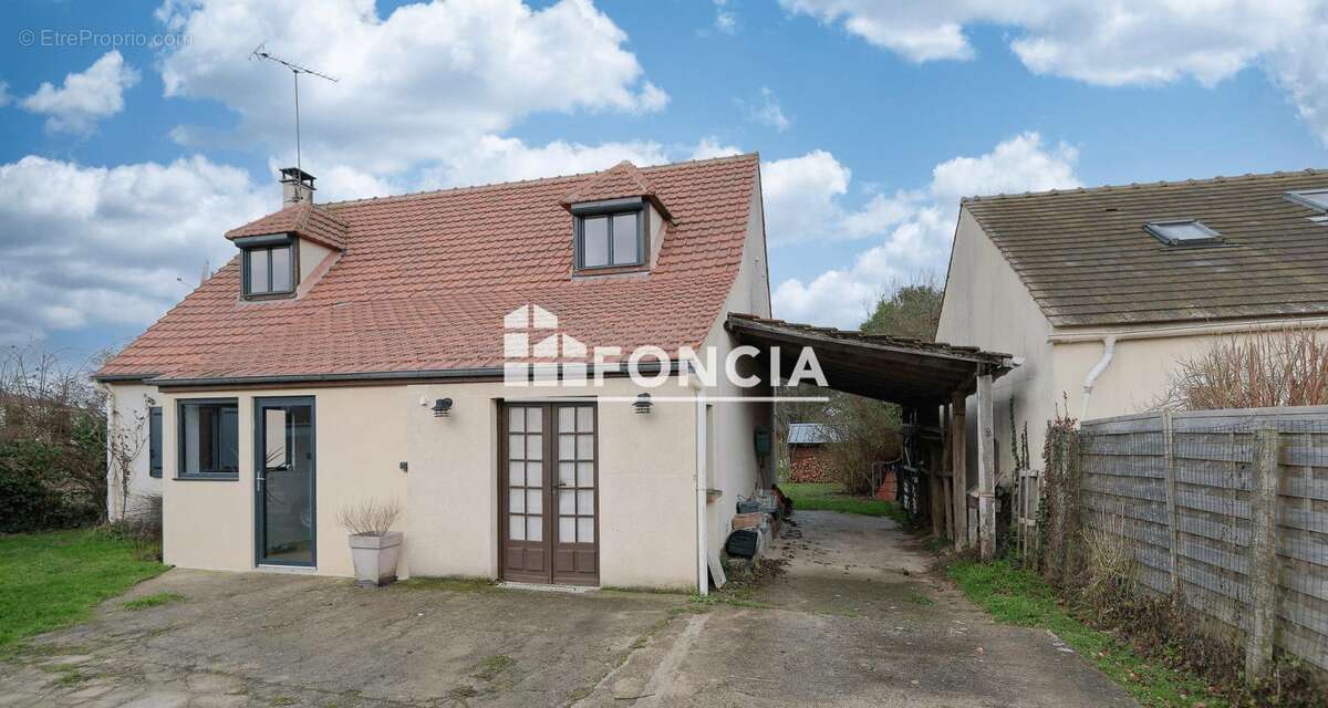 Maison à GUIGNES