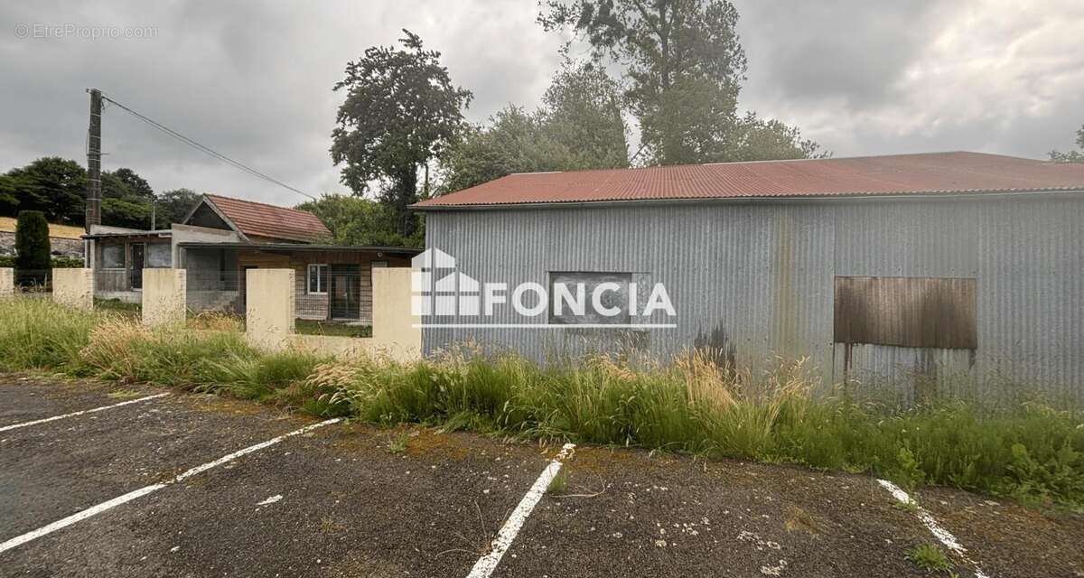 Commerce à SAINT-PIERRE-SUR-ORTHE