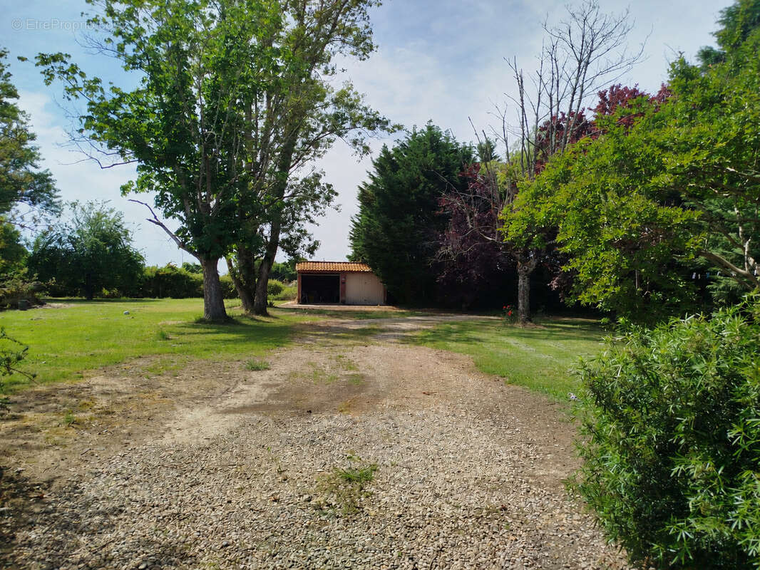 Maison à MASSUGAS