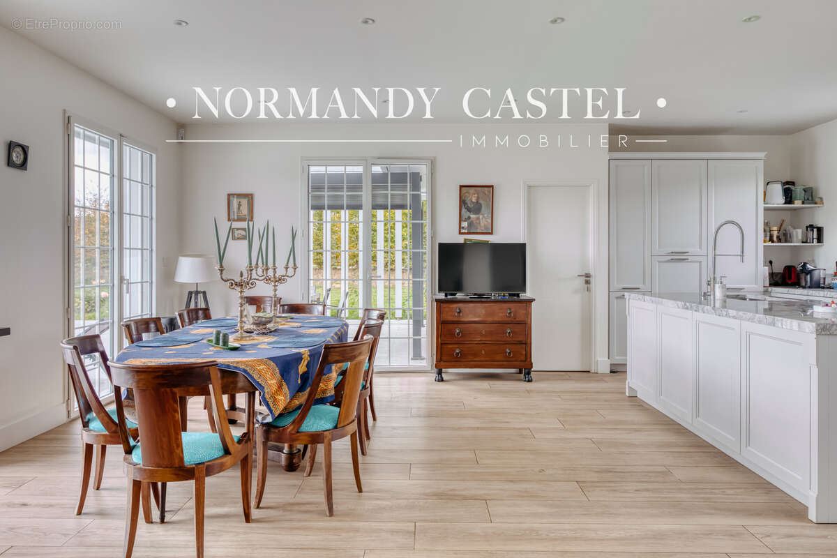 Maison à SAINT-ETIENNE-LA-THILLAYE