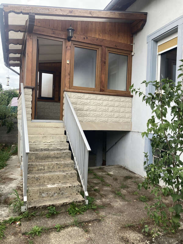 Maison familiale de 130 m2   4 chambres, double garage et terrain - photo 8