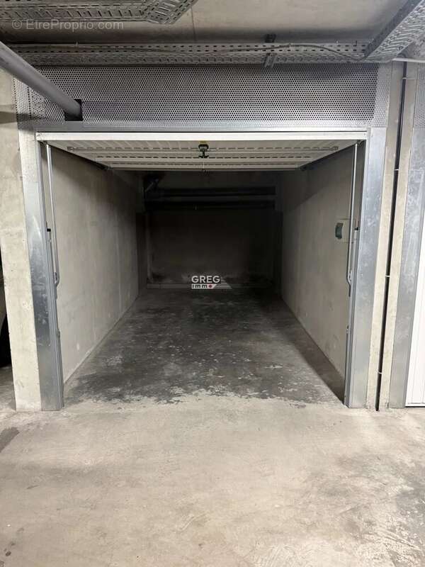 Parking à VILLENEUVE-LOUBET