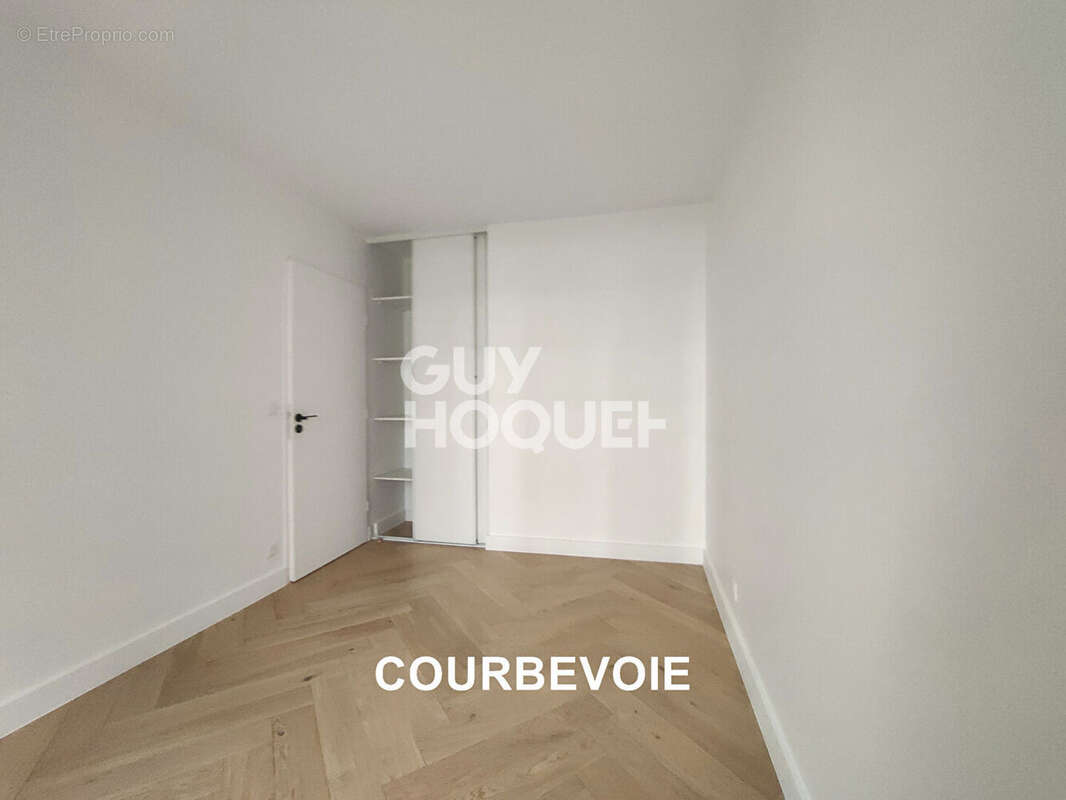 Appartement à COURBEVOIE