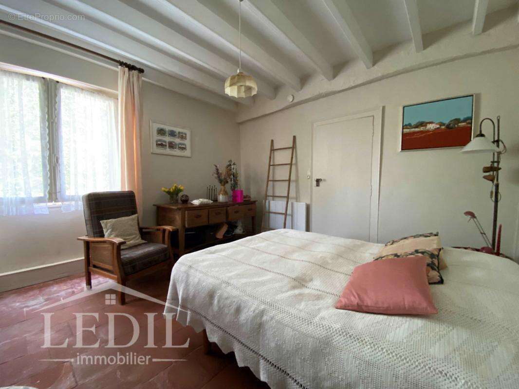 Maison à VILLENEUVE-DE-MARSAN