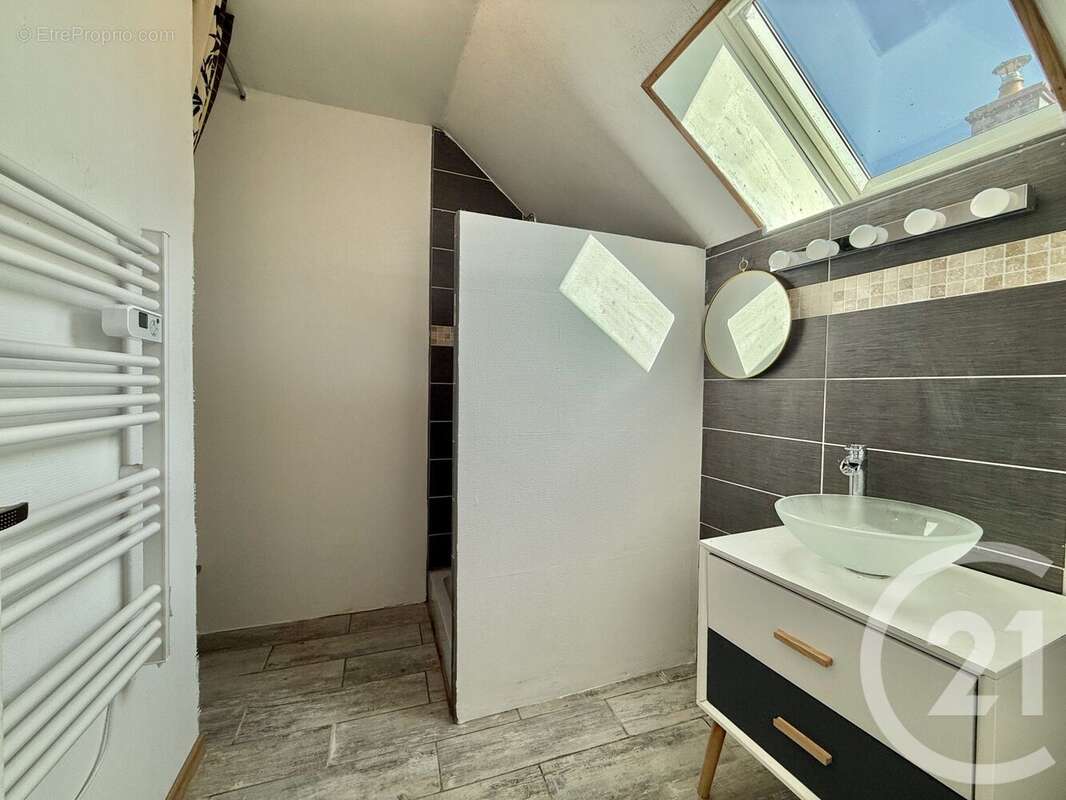 Maison à VILLENEUVE-SUR-ALLIER