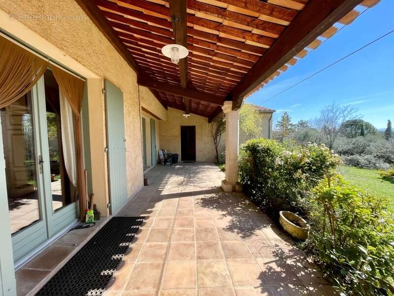 Maison à SAINT-SATURNIN-LES-APT