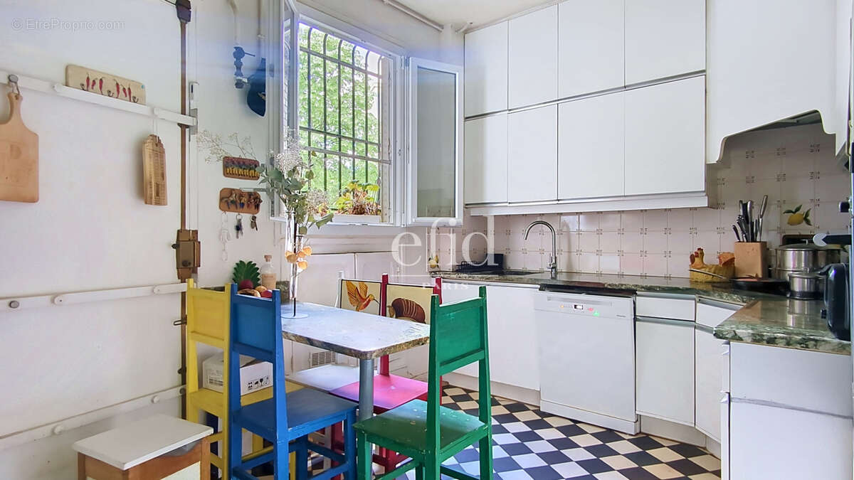 Appartement à PARIS-16E