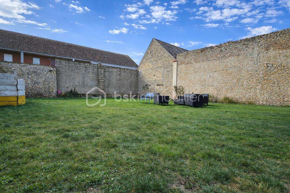 Maison à BAZOCHES-LES-GALLERANDES