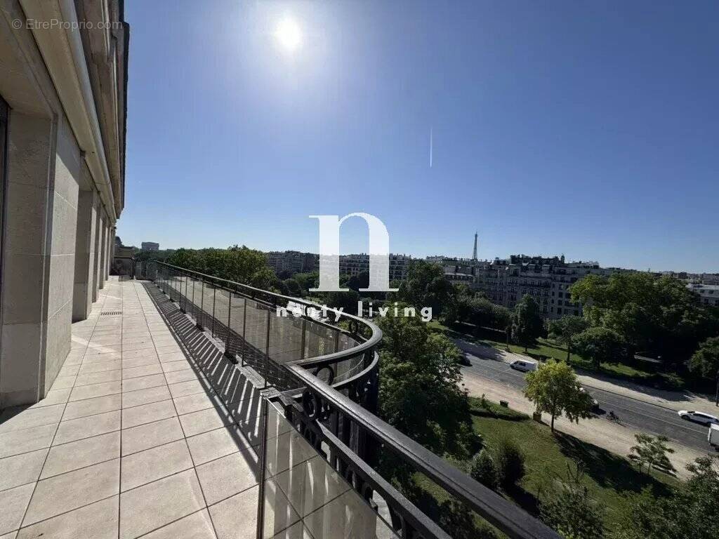 Appartement à PARIS-16E