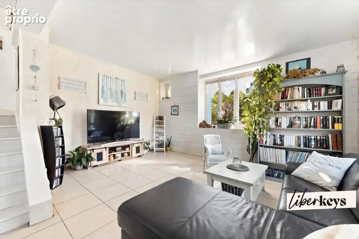 Vernouillet – A 5 minutes de Dreux -  Maison familiale de caractère de 136 m 2 , 4 chambres, terrain arboré de 1 744 m² - photo 2