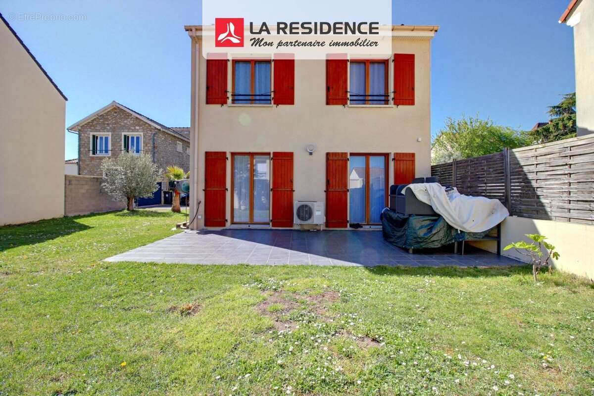 Maison à CHANTELOUP-LES-VIGNES