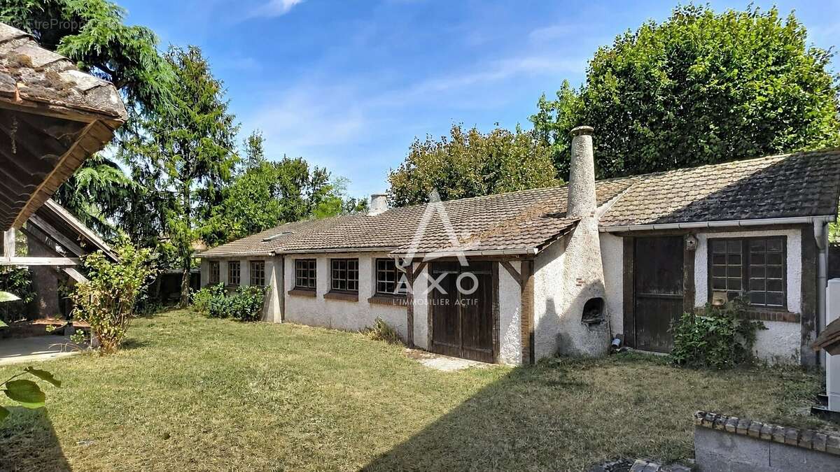 A Vendre à AMILLY  Maison de charme avec séjour cathédrale et dépendance de plus de 70 m² - photo 14