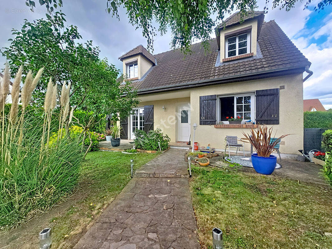 Maison à CHAUMONTEL