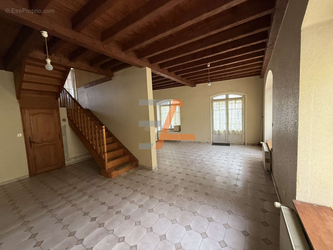 Maison à SAINT-JULIEN-CHAPTEUIL